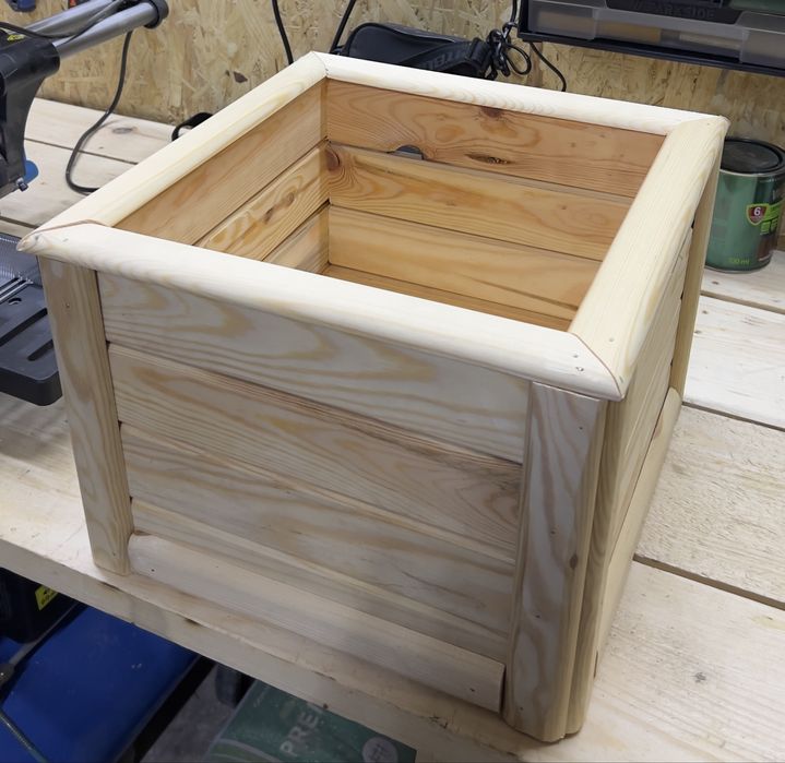 Donica drewniana na balkon / taras 38x38