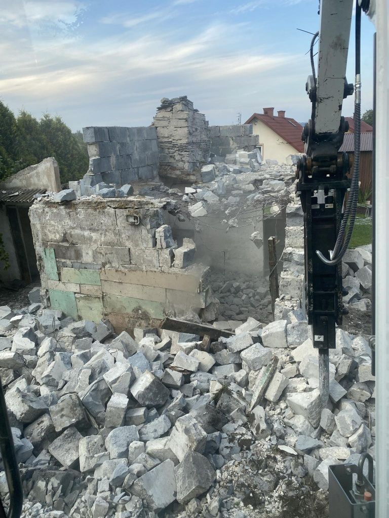Wyburzenia , rozbiórki , czyszczenie działek.