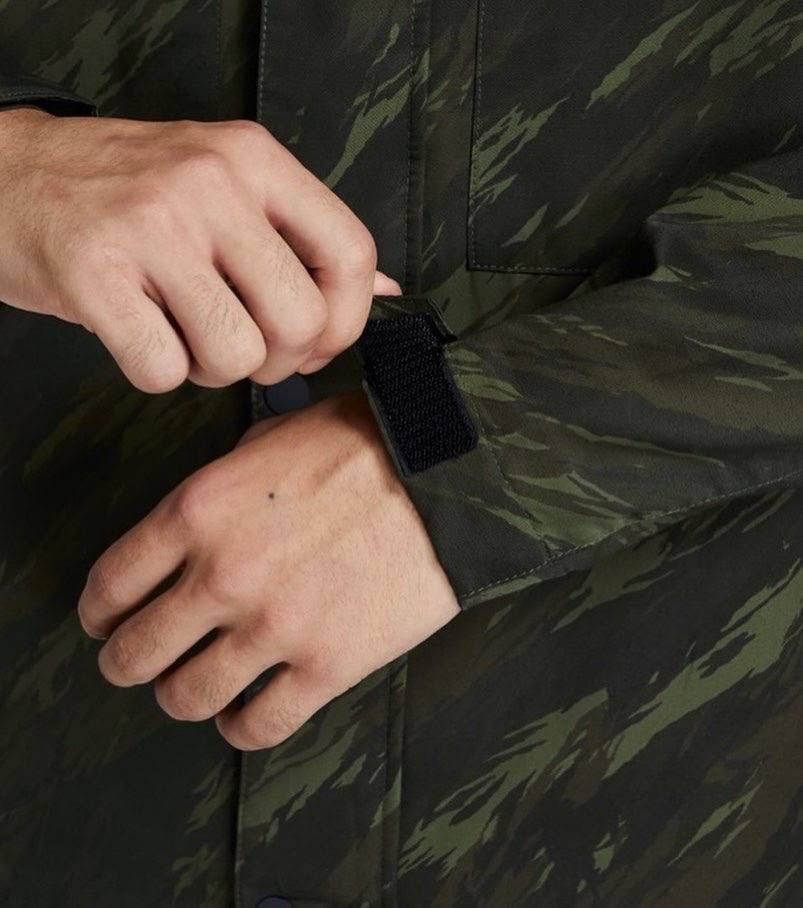 Nike Куртка чоловіча камуфляж військова найк хаки курточка