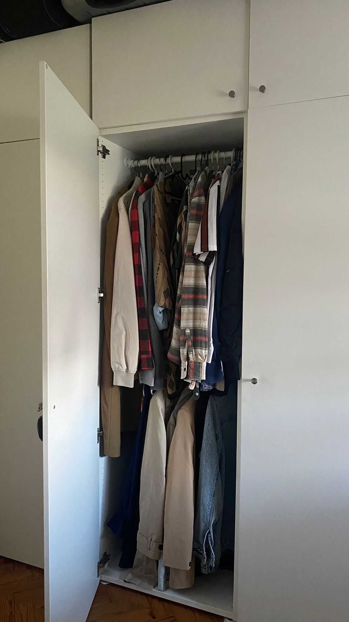 Guarda Roupa com boas divisórias