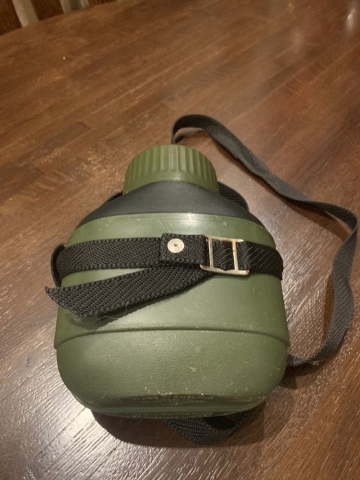 Stara butelka, termos, manierka