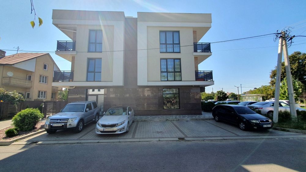 ПРОДАЖ КОМЕРЦІЙНОГО приміщення при центральній дорозі в'їзду в Ужгород