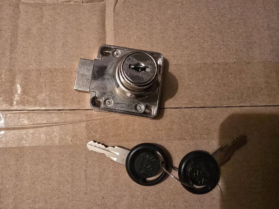 Zamek meblowy kwadratowy 2szt SISO X850 fi19x22mm CK