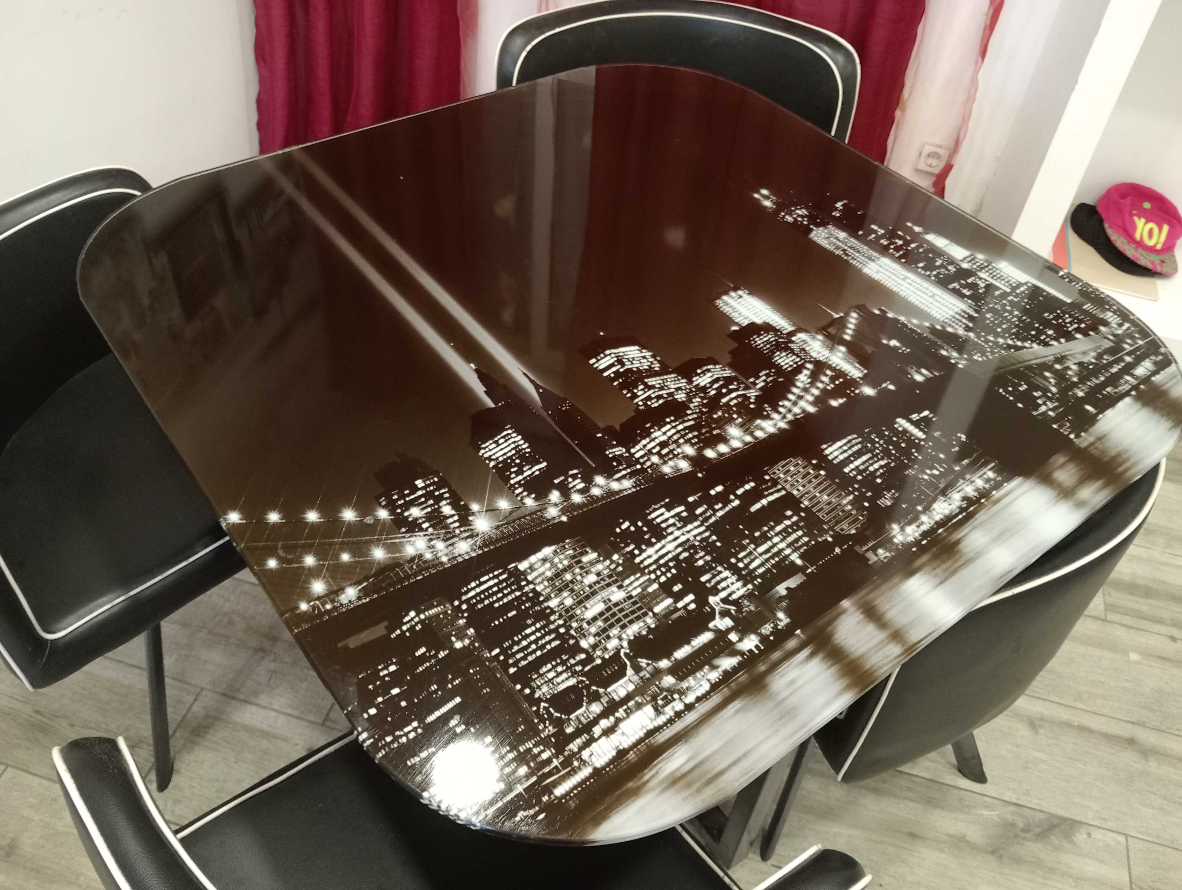 Mesa de jantar e 4 cadeiras
