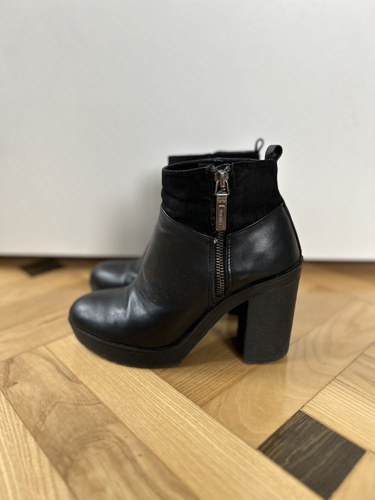 buty damskie botki czarne Bershka skórzane eko skóra suwak obcas