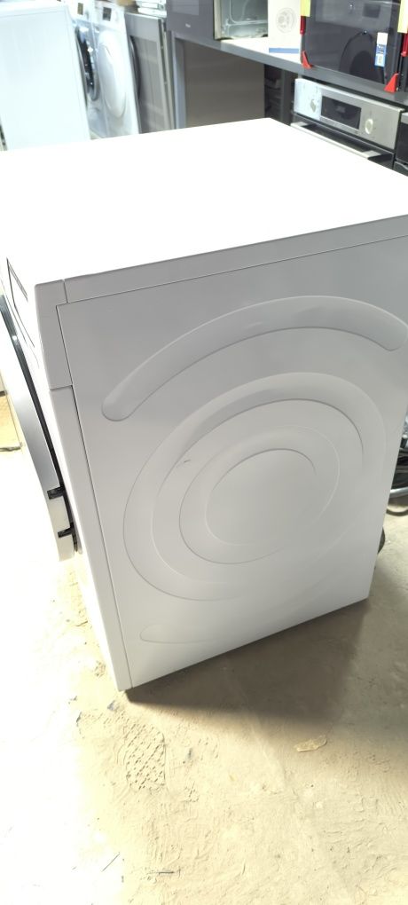 Сушильна машина з тепловим насосом  Siemens IQ800  WT48Y700