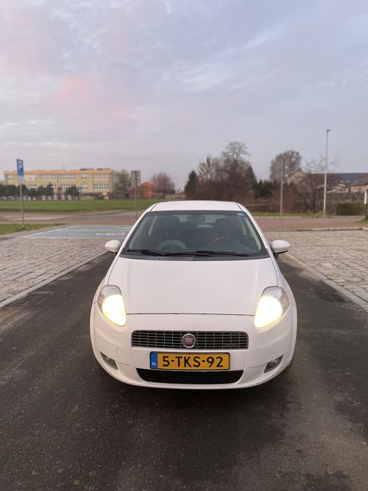 Fiat grande punto 1.4 benzyna 70kw 2009 auto samochód