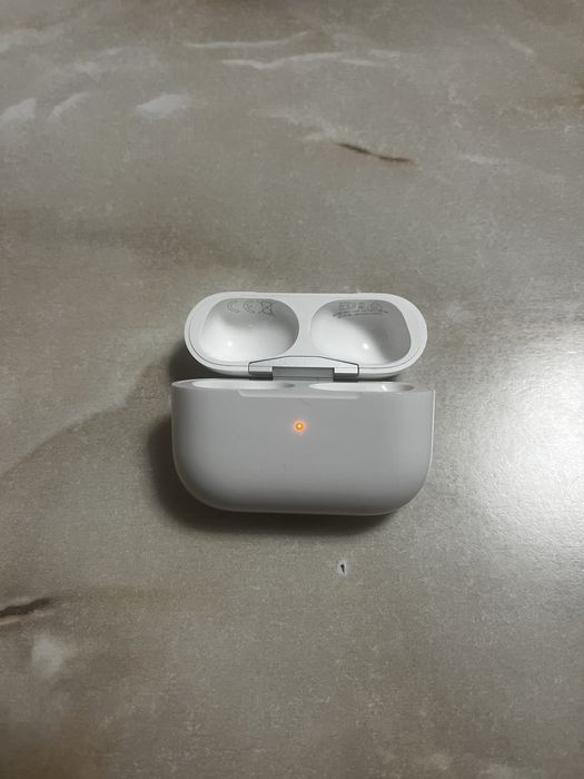 Кейс від навушників AirPods Pro