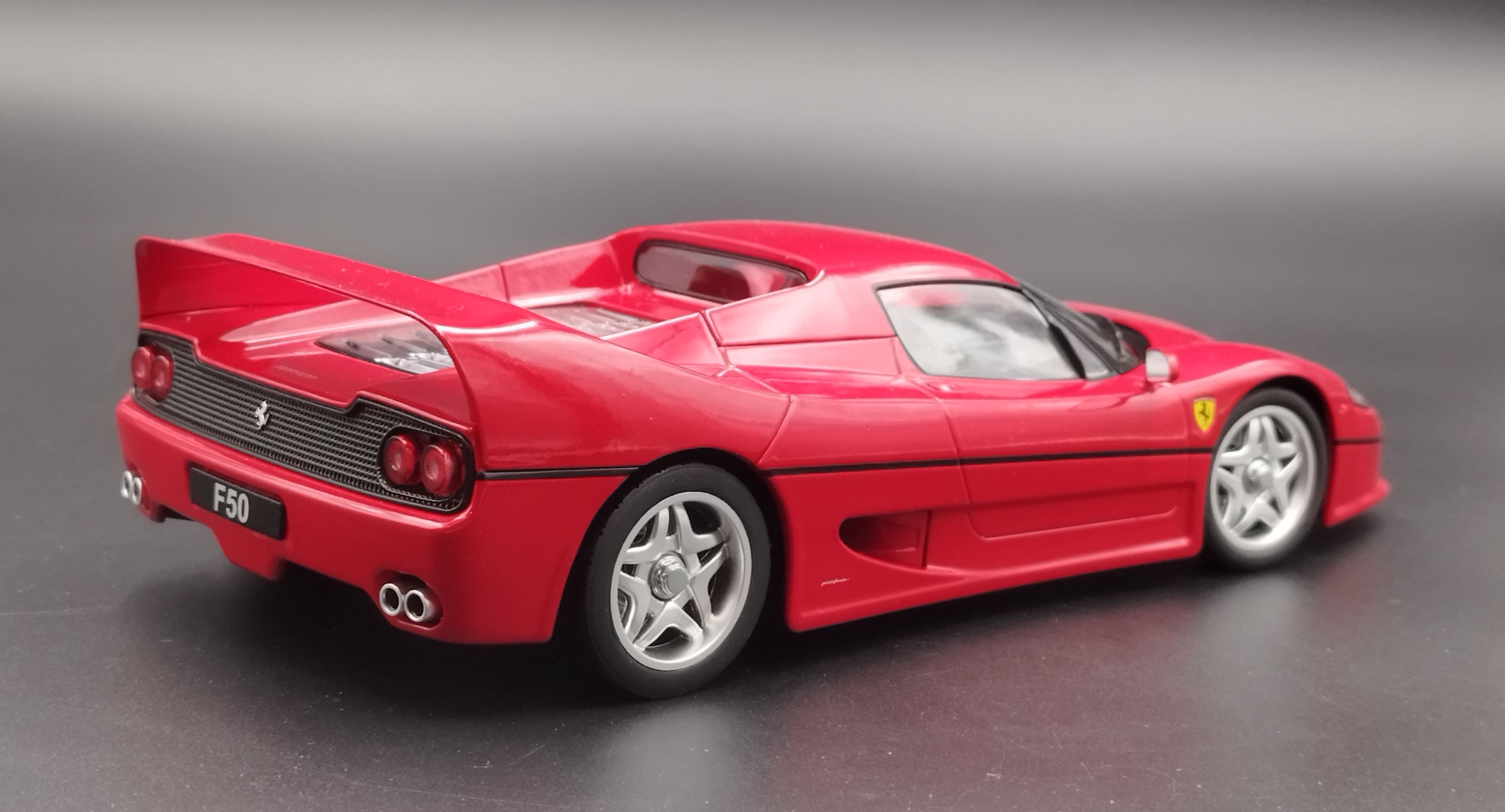 1:18  K&K  Scale 1995 Ferrari F50 Hardtop Model Nowy