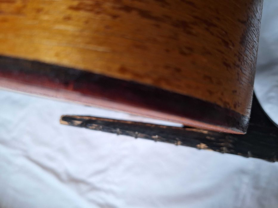 Гитара под восстановление.