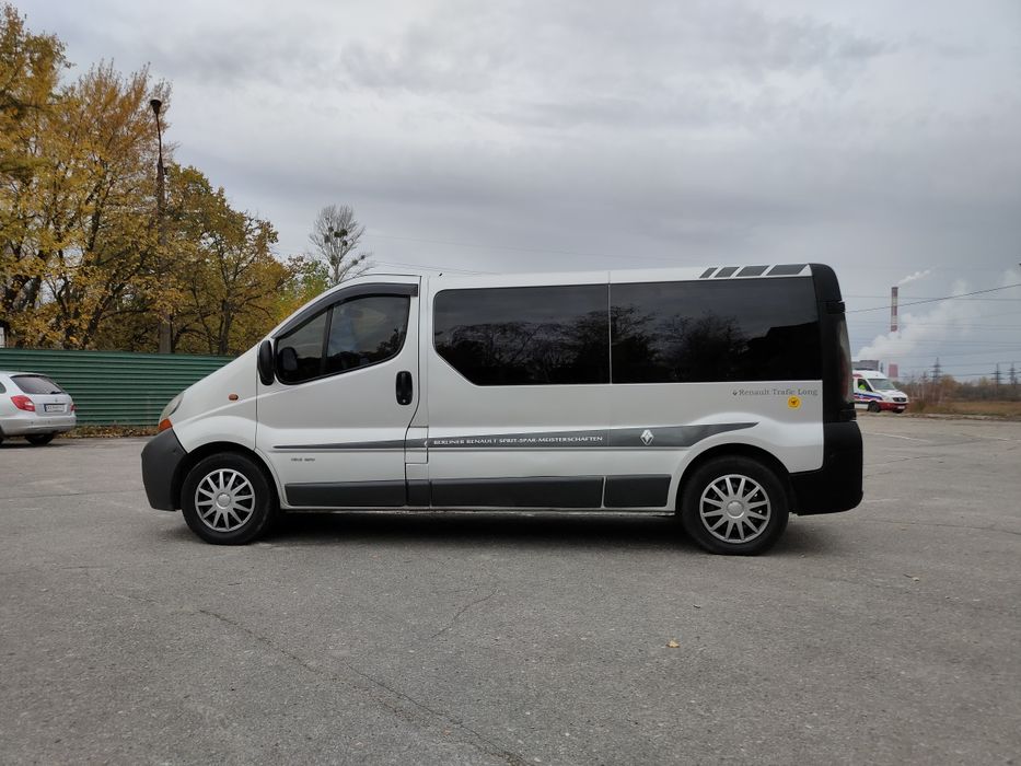 Renault Trafic LONG 1,9 пассажир 7+1