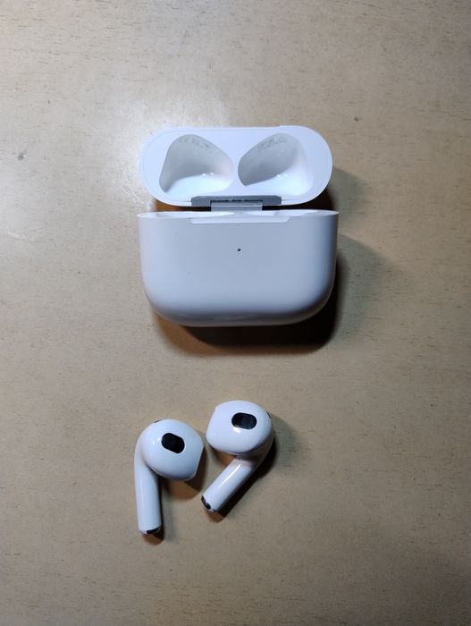 AirPods 3 покоління Лежать без діла!!