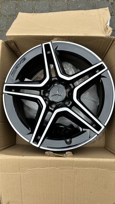 Alufelgi Mercedes c118 Cla 35 AMG Oryginalne z 2 oponami