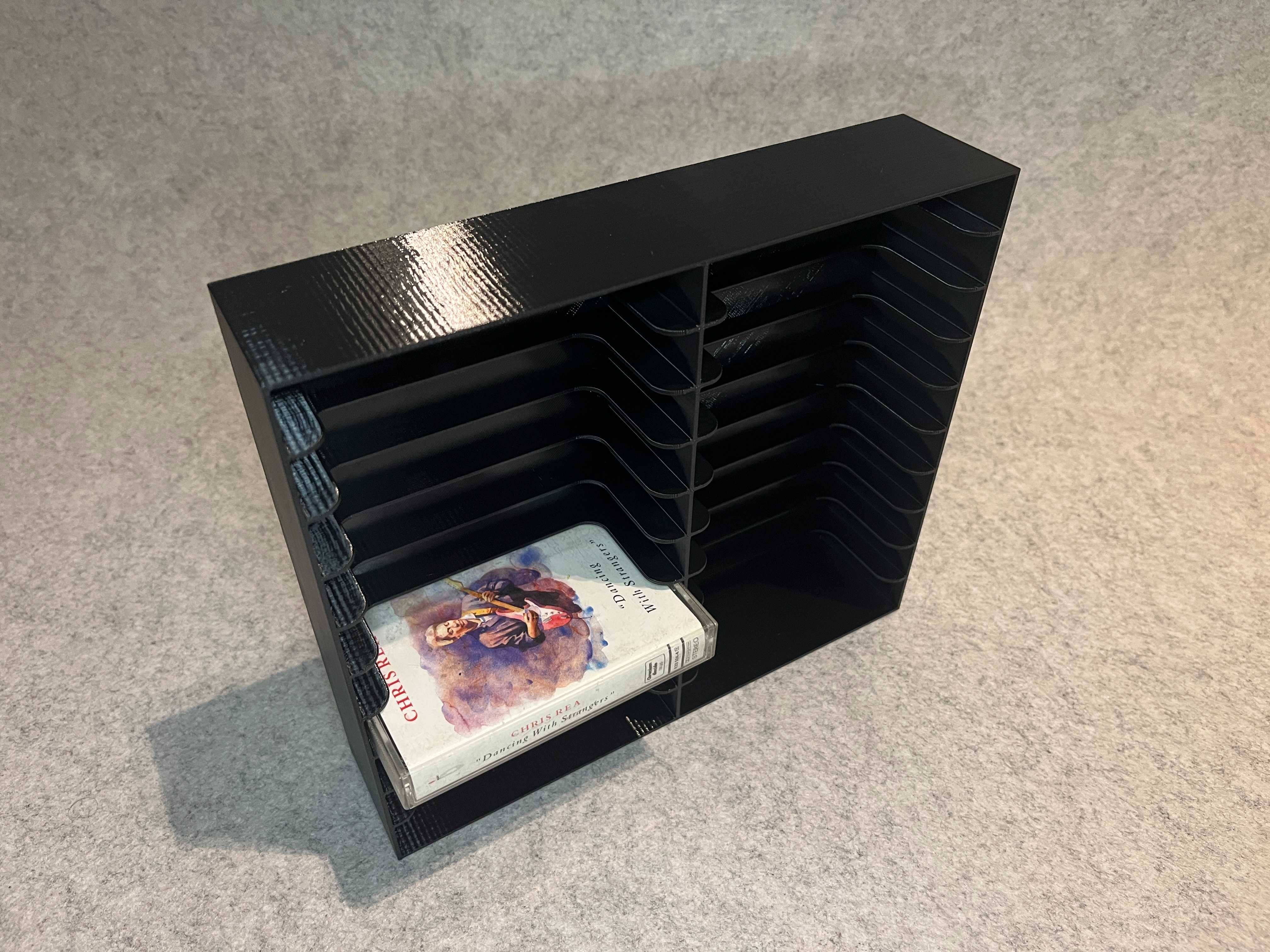 Wieszak ścienny na 20 kaset magnetofonowych
