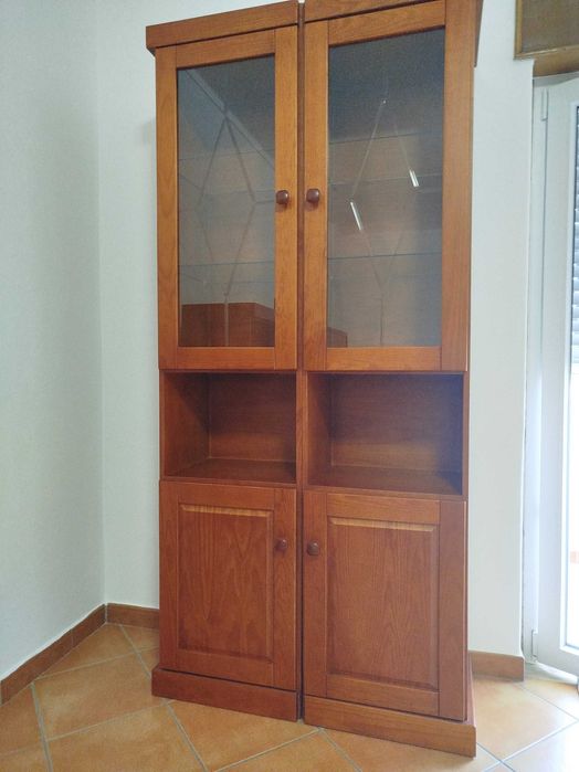 Cristaleiras em cerejeira