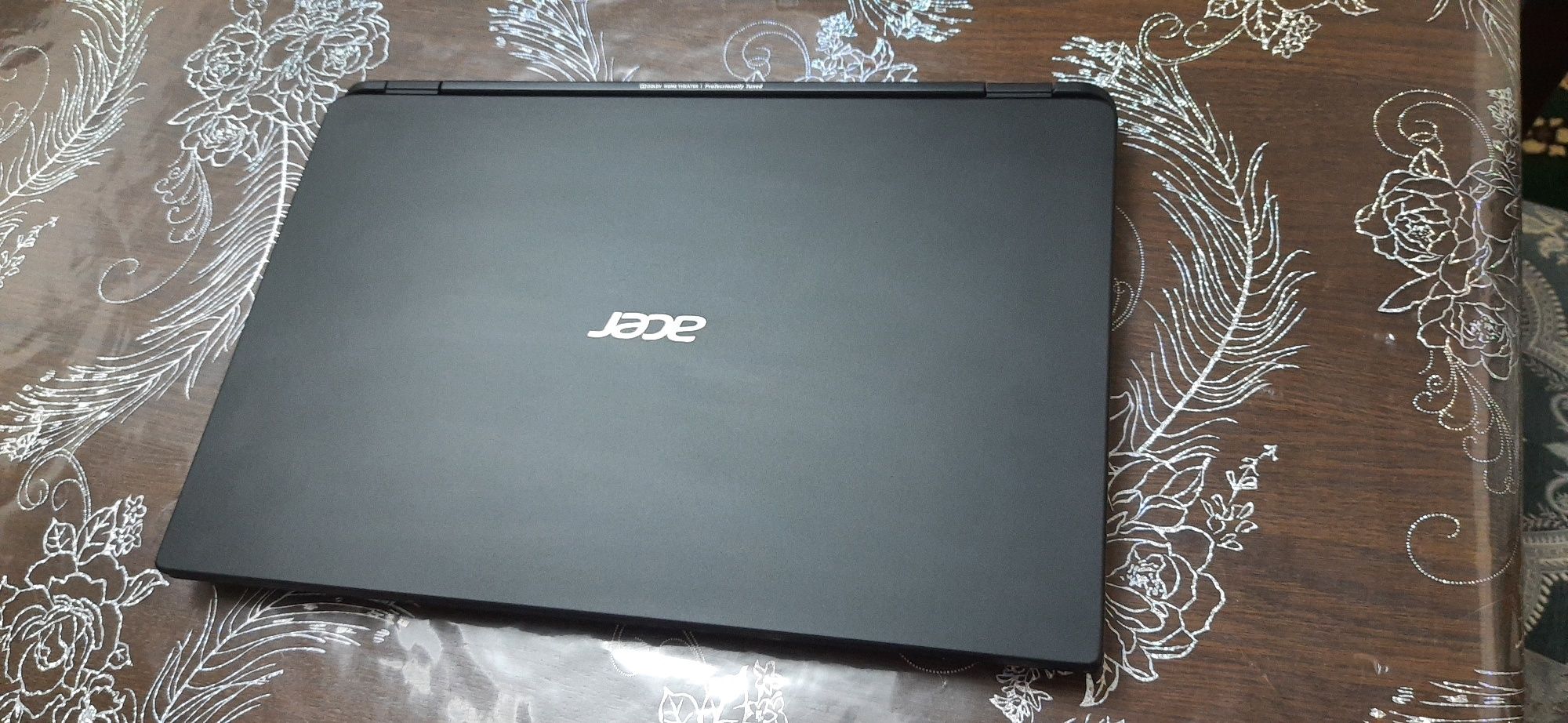 Продам 4ядерний ноутбук,1gb відео карта,500gb hdd,10gb озу