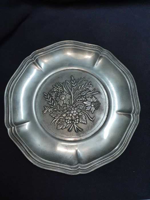 Conjunto de Peças decorativas em Estanho