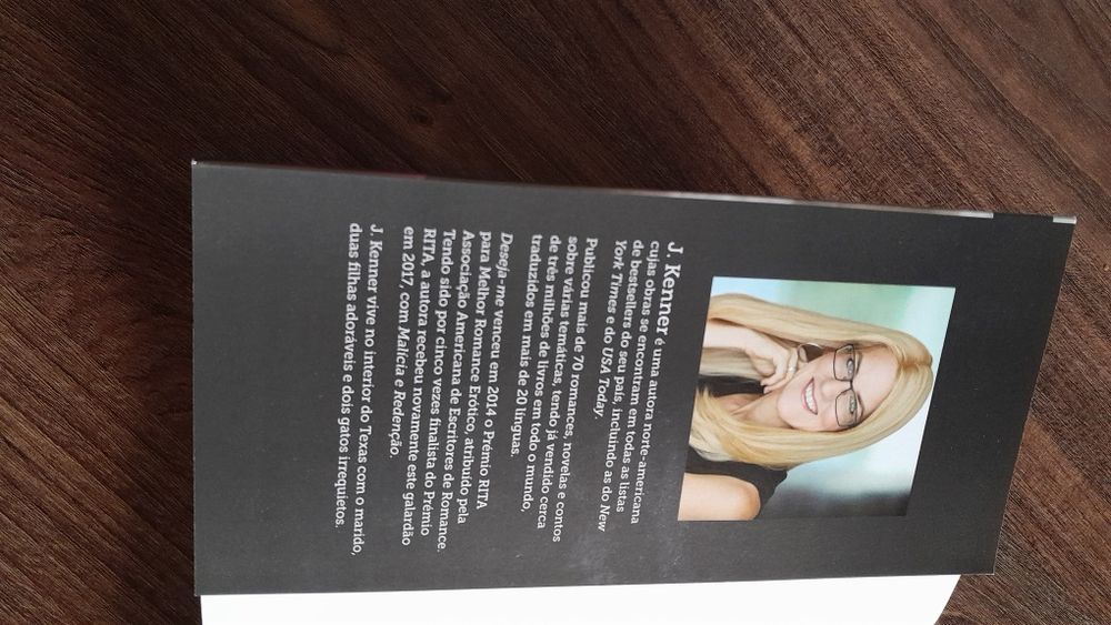 Livro " Deseja-me ela pertence-lhe para o bem e para o mal" J. Kenner