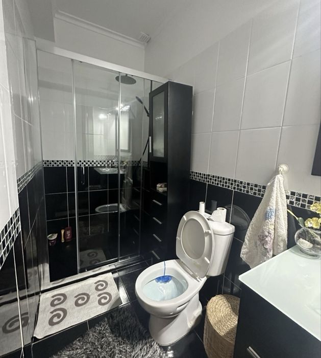 Aluga se quartos em casal de cambra