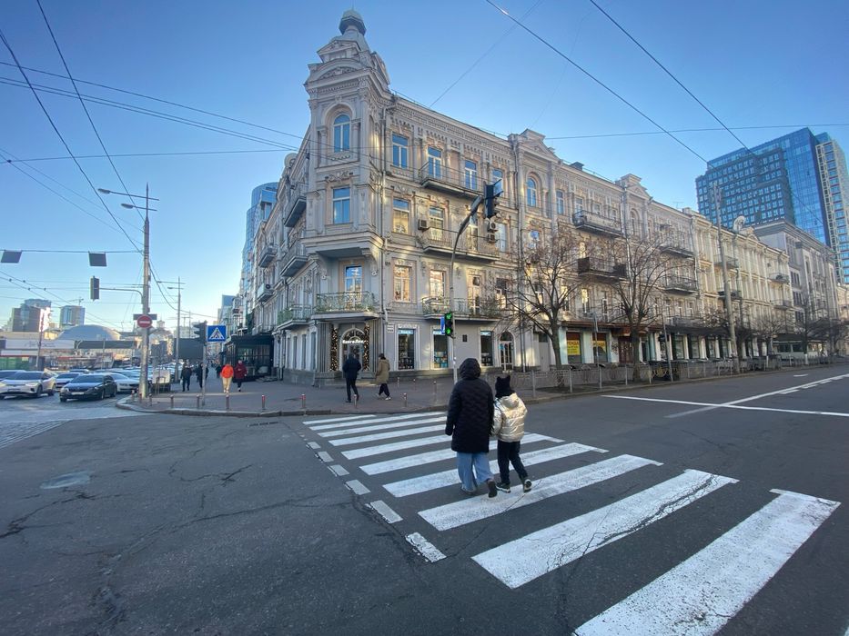 Без% Центр. Велика Васильківська. Жилянська. М. Олімпійська. 374м2.