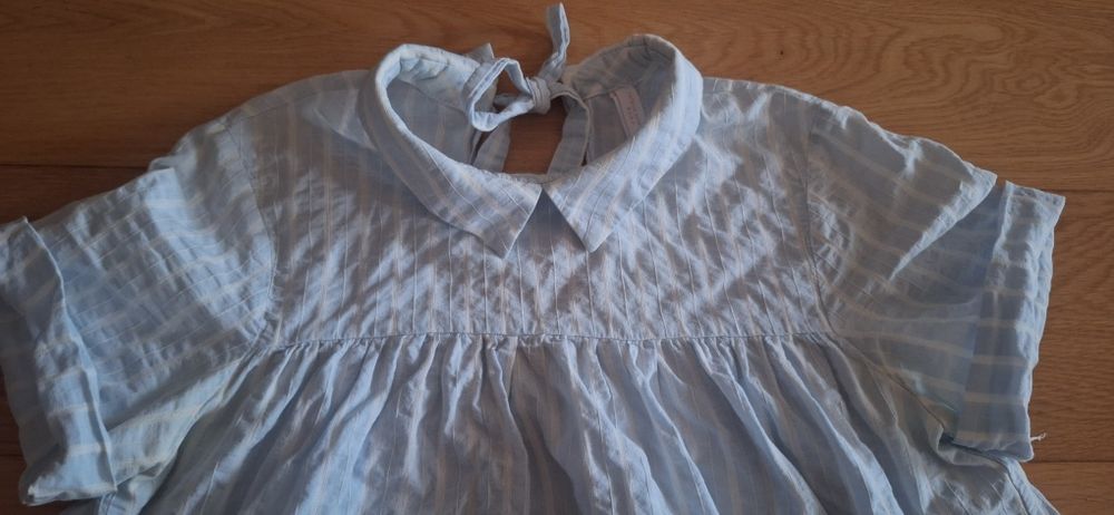 Blusa branca e azul da Zara