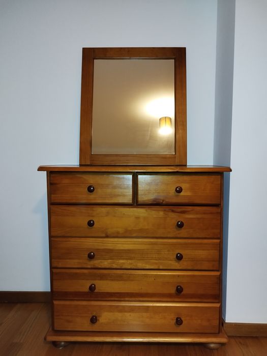 Conjunto de cama, mesas de cabeceira e comoda de quarto