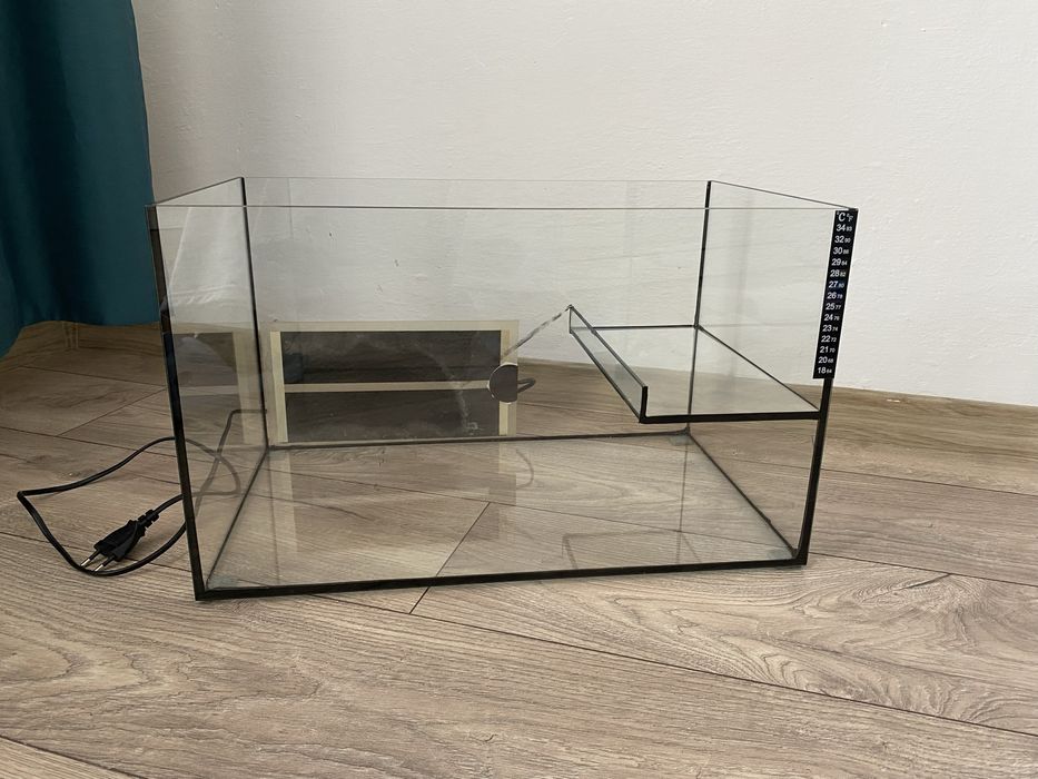 Terrarium z podgrzewaną matą i termometrem