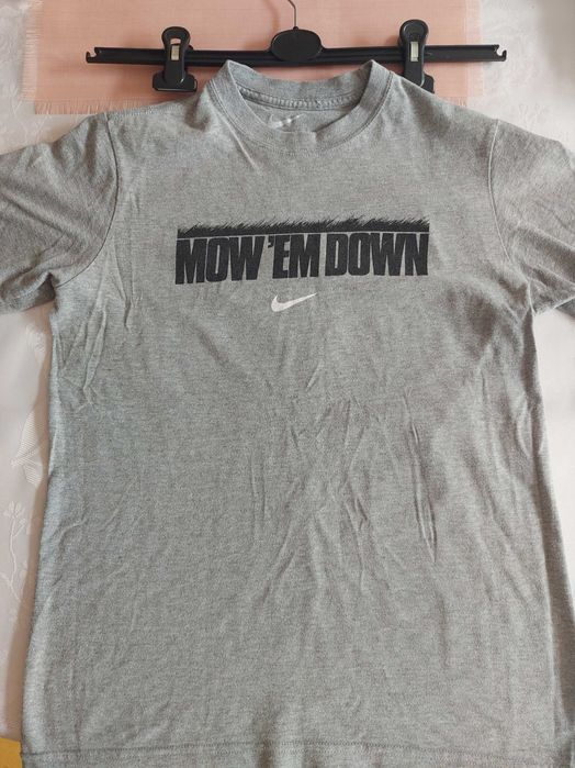 T-shirt Nike szary.