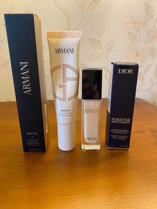 Консилер Dior, тональна основа-флюїд Armani Skin Tint