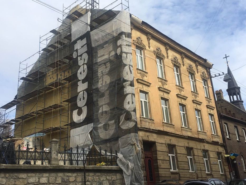 Оренда фасадного риштування, вишок-турів, міні-підмостей, драбин