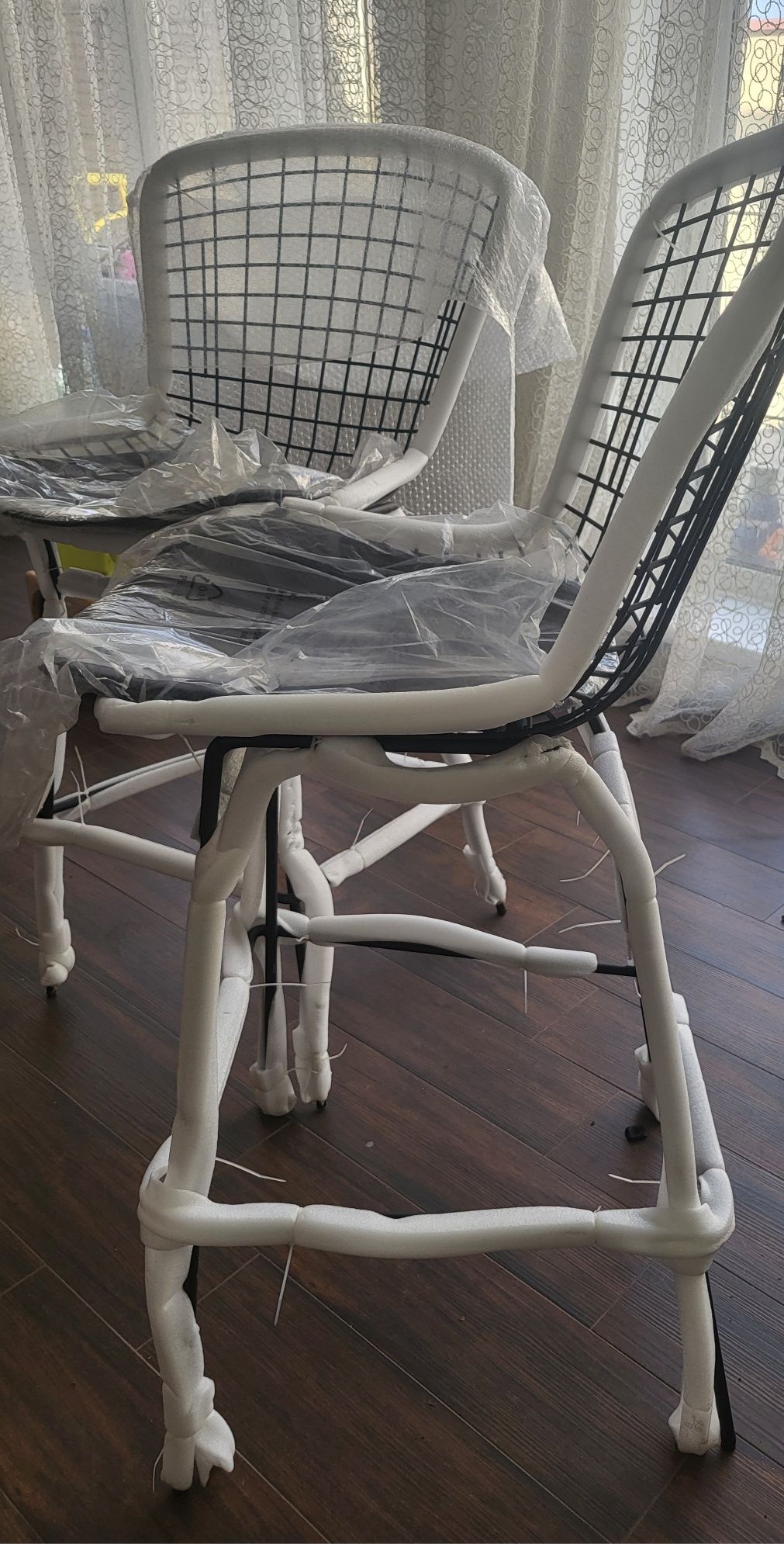 Продам недорого новый барный стул металл в упаковке в поролоне кресло