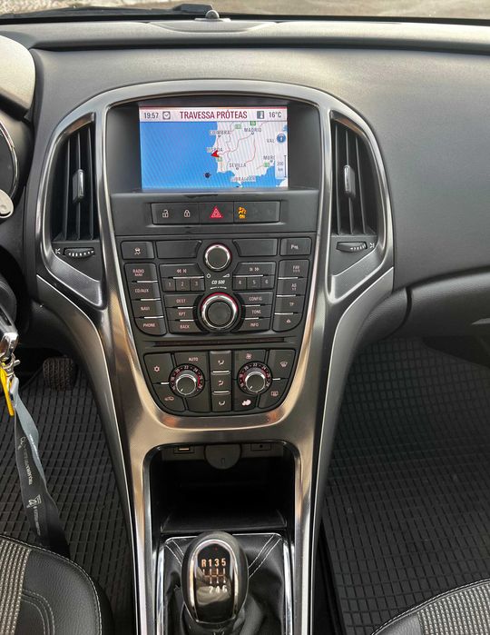 Opel Astra J - 1.7 CDTI . 125CV