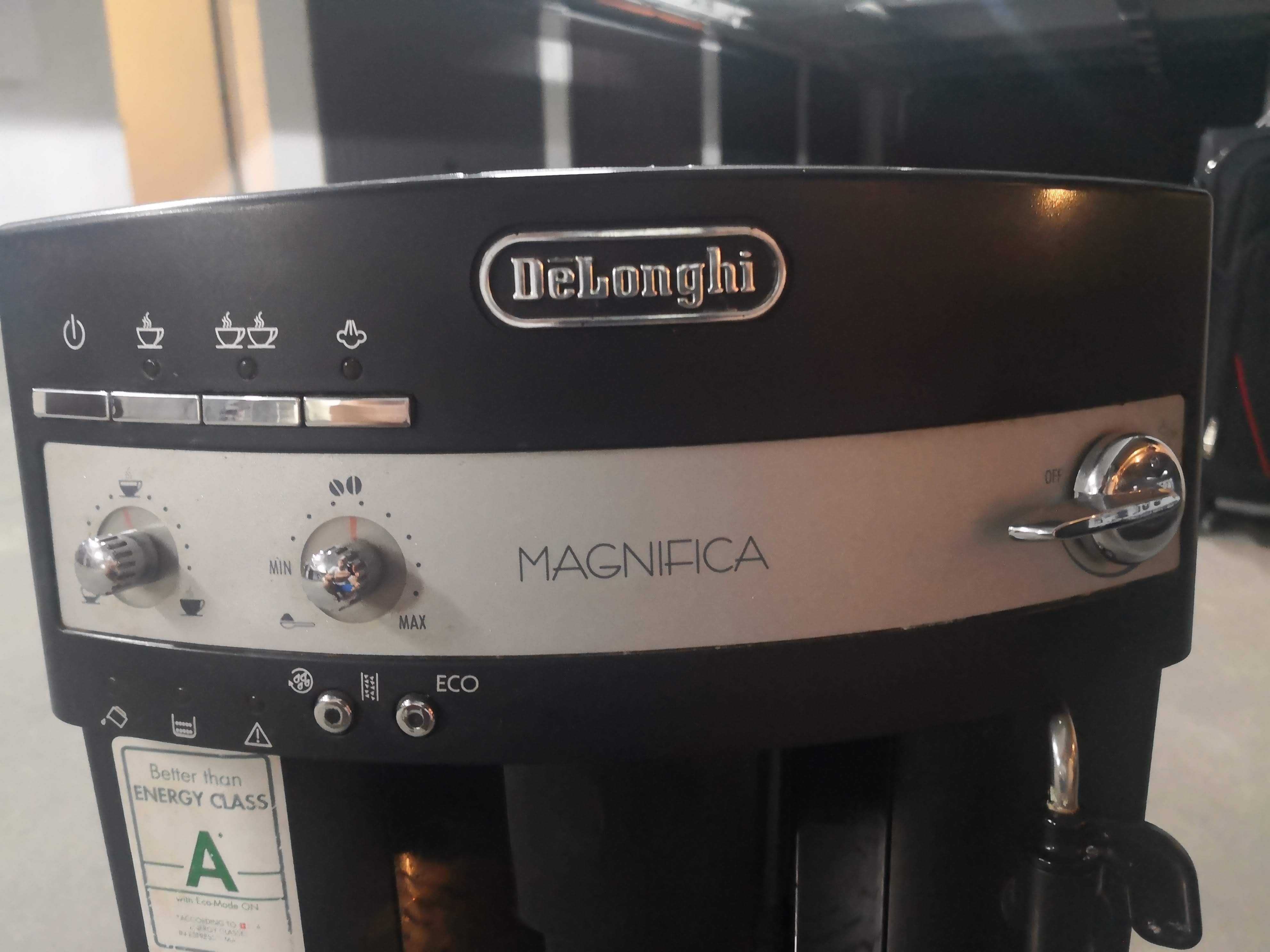 Ekspres ciśnieniowy DeLonghi Magnifica ESAM 3000B niesprawny