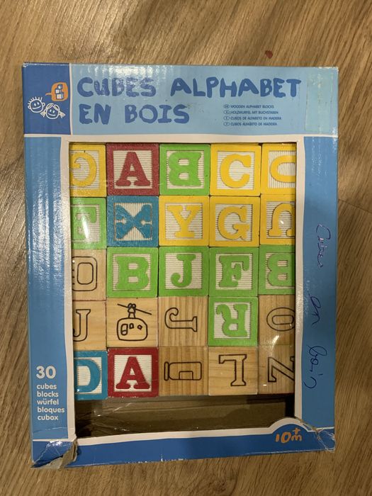 Cubos alfabeto de madeira