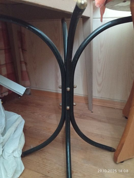 Журнальний столик