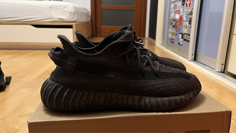 Yeezy boost 350 v2 black