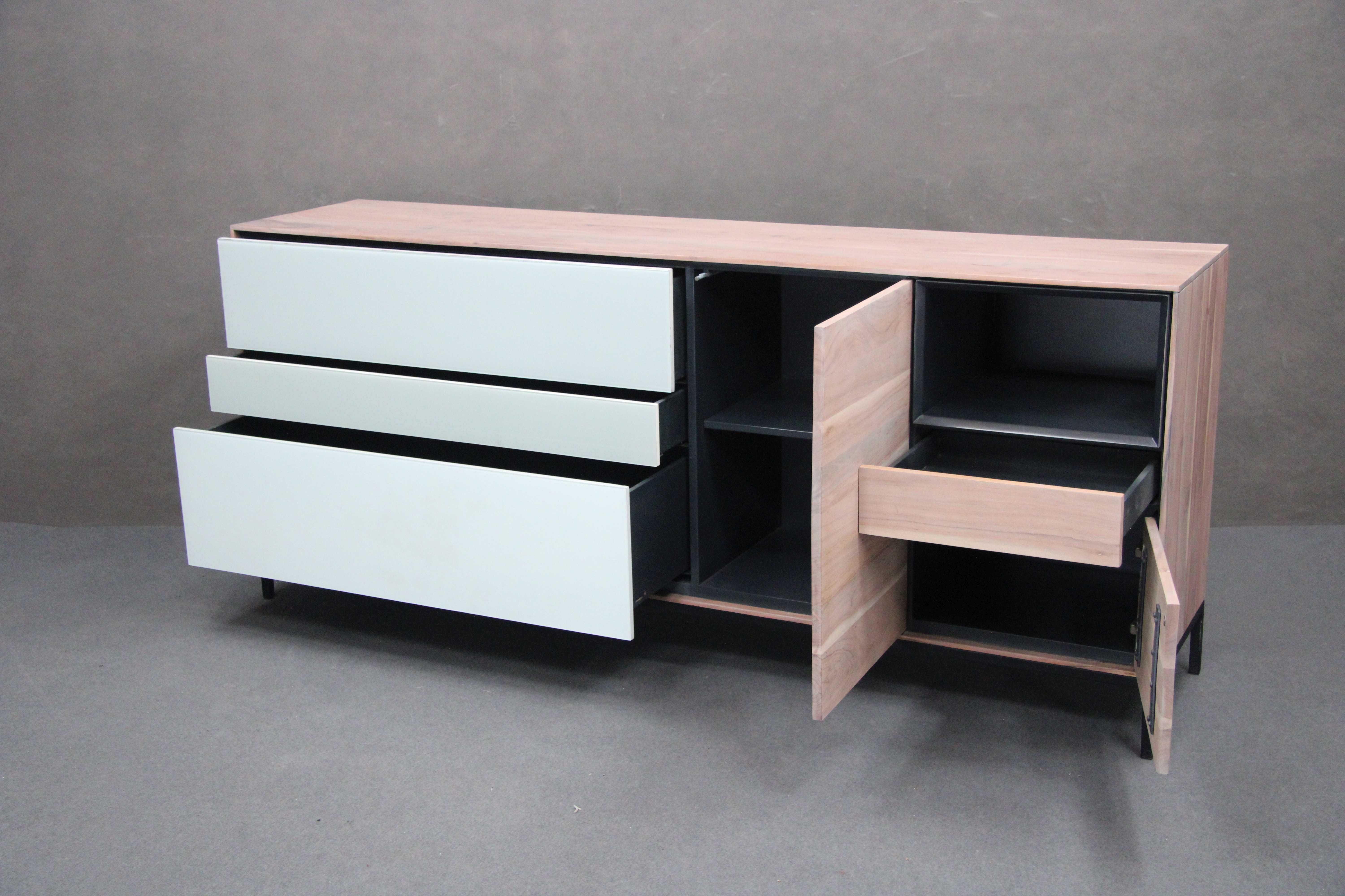KOMODA LAKIEROWANA CHICAGO Drewniana z akacji BGM24.pl B 8627