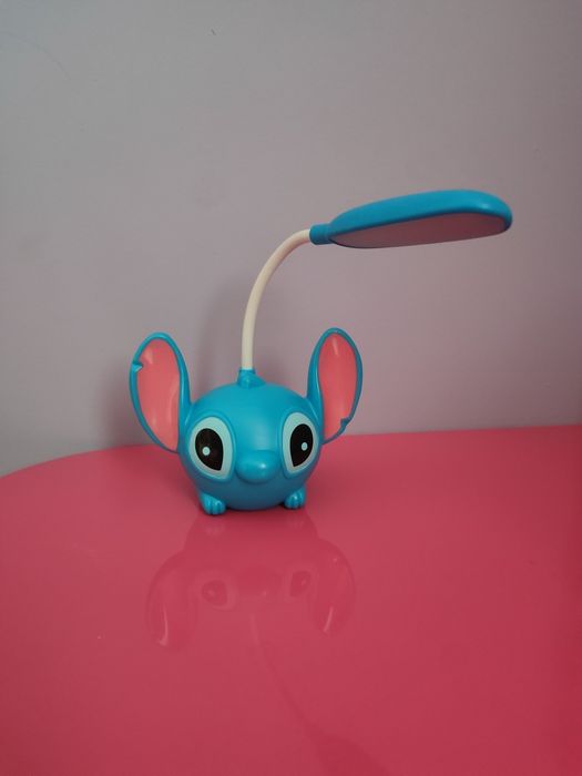 Lampka biurkowa LED Stich – urocza i praktyczna!