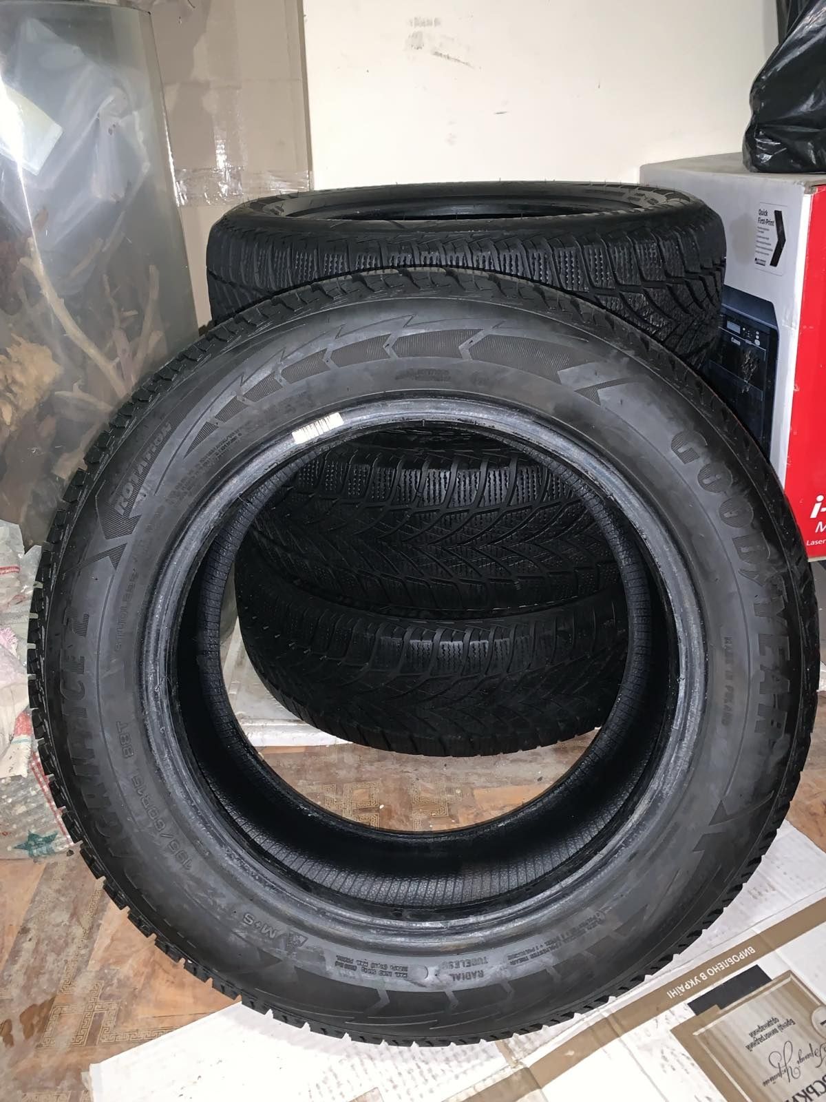 Шини GoodYear UltraGrip Ice 2, 195/60 R15. Резина.