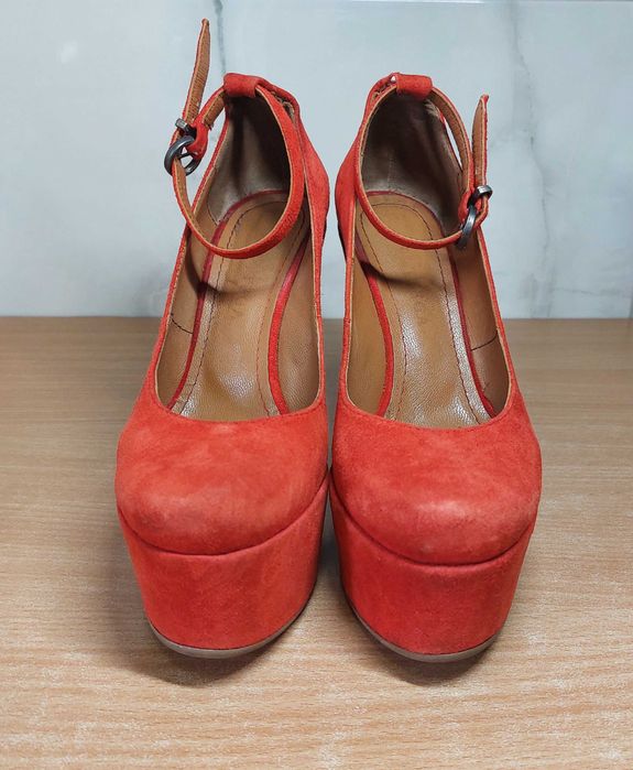 Жіночі туфлі на танкетці з ремінцем