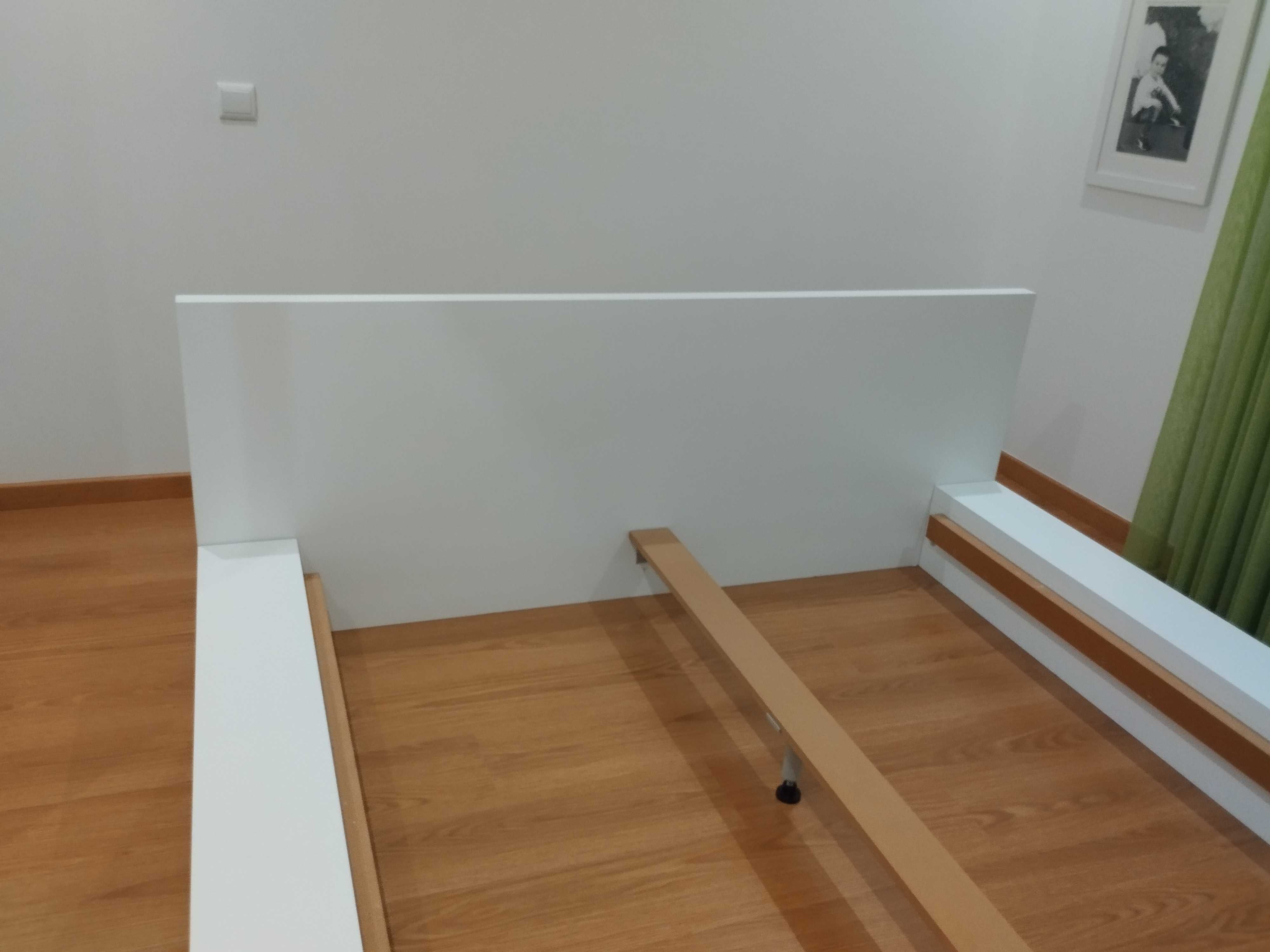 Cama casal  branca