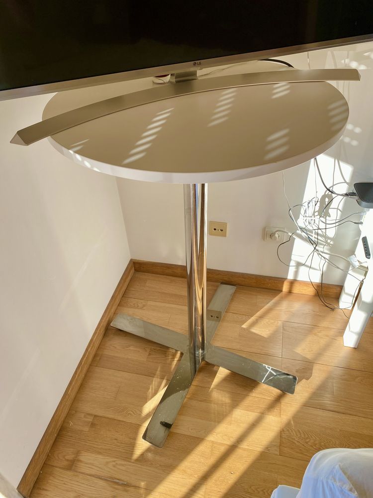 Mesa Alta com Tampo Redondo - Perfeita para Cozinha ou Bar