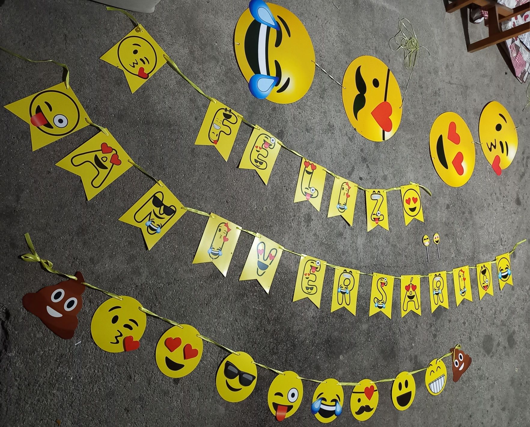 Bandeiras temáticas de aniversário emogis