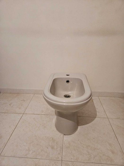 sanita com autoclismo + bidé