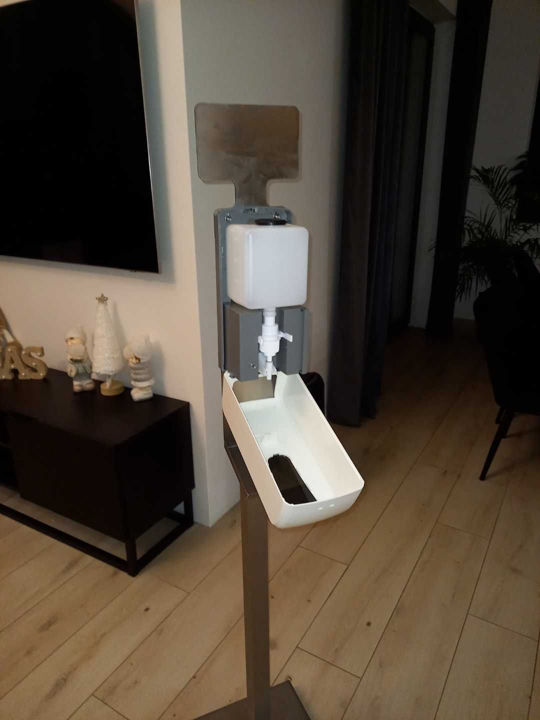 Stojaki do dezynfekcji rąk