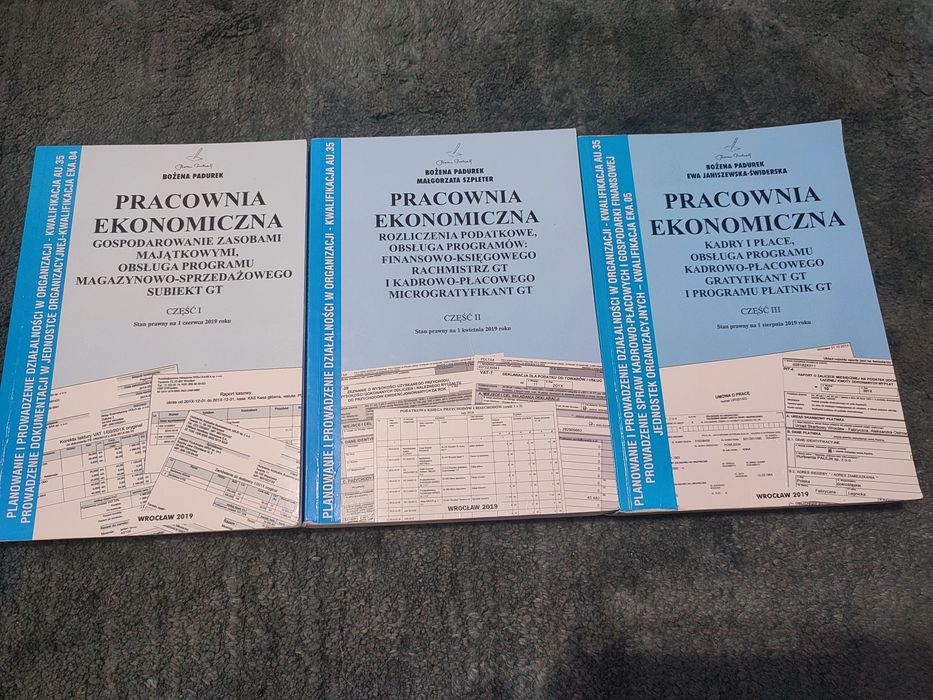3 części podręczników zawodowych Pracownia ekonomiczna Padurek