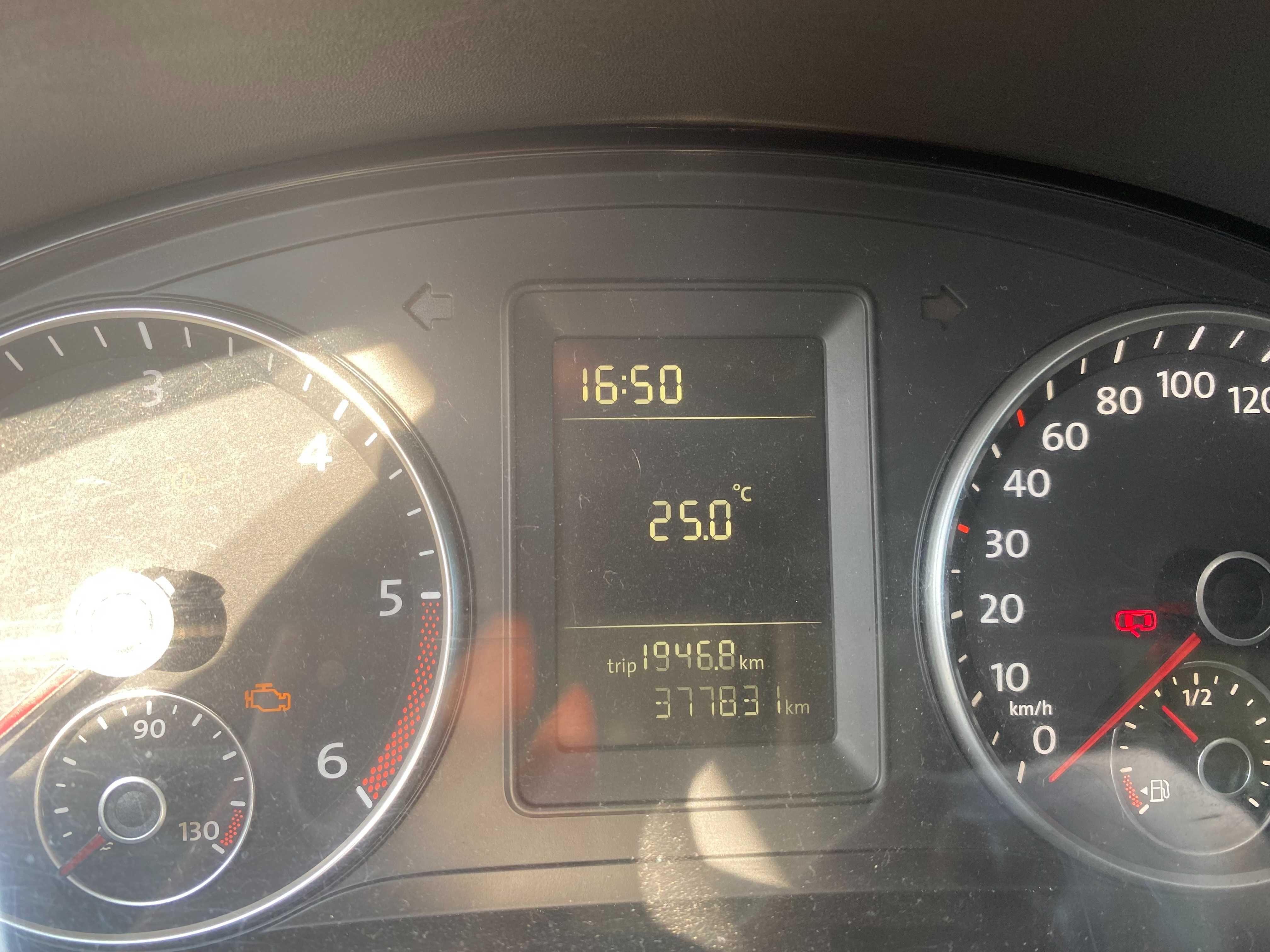 vw caddy lift 1,6 diesel fra vat 23 brutto  1 włąściciel salon