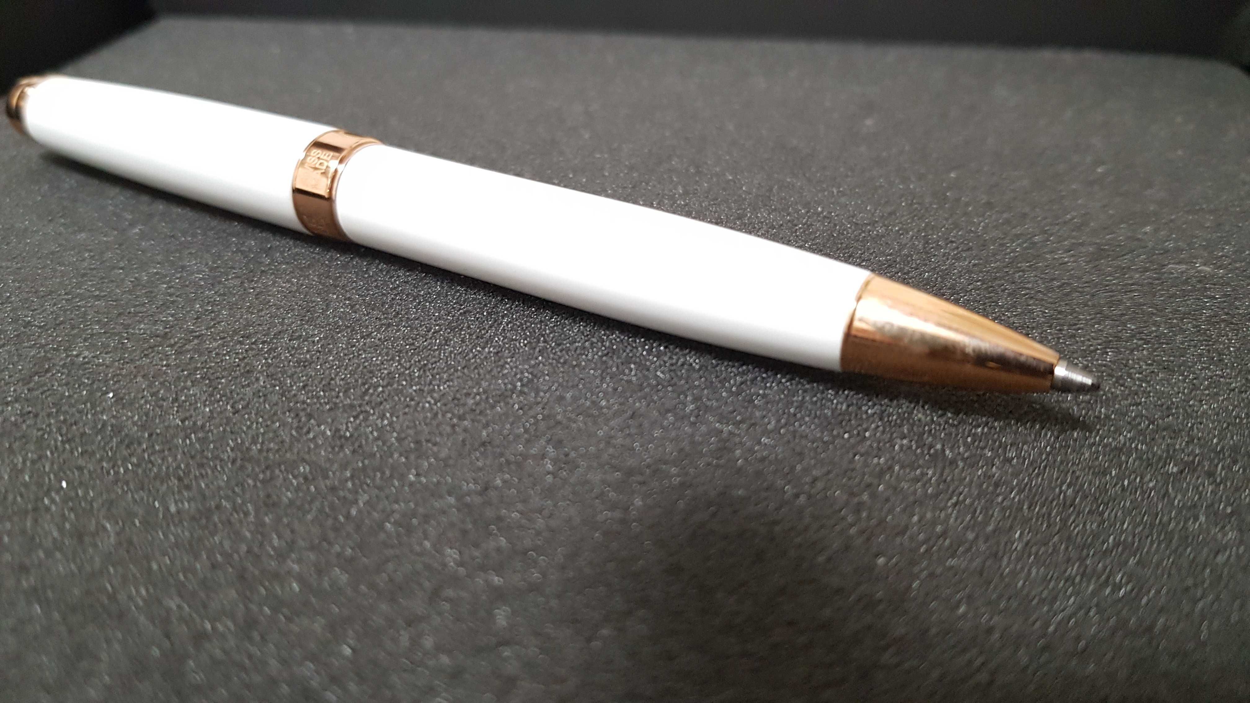 Szwajcarski długopis Caran d'Ache Leman Slim White Rose Gold