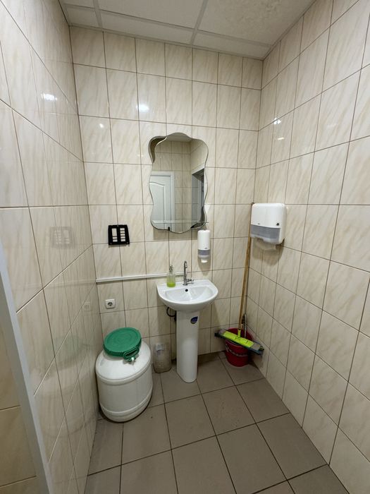 Оренда офісу з ремонтом, меблями, 180,3 м.кв, всі коммунікації