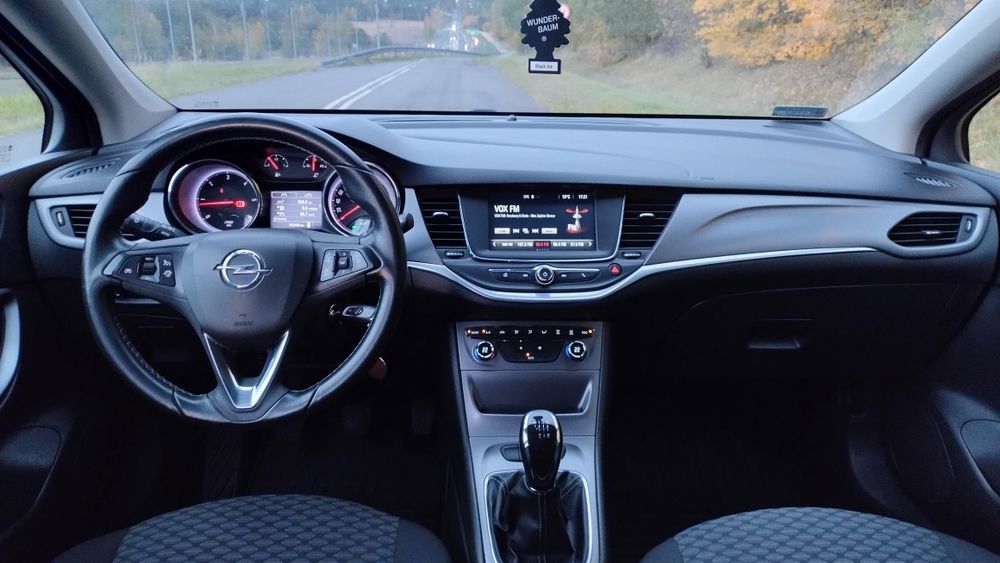 Opel Astra. Model K  Salon PL